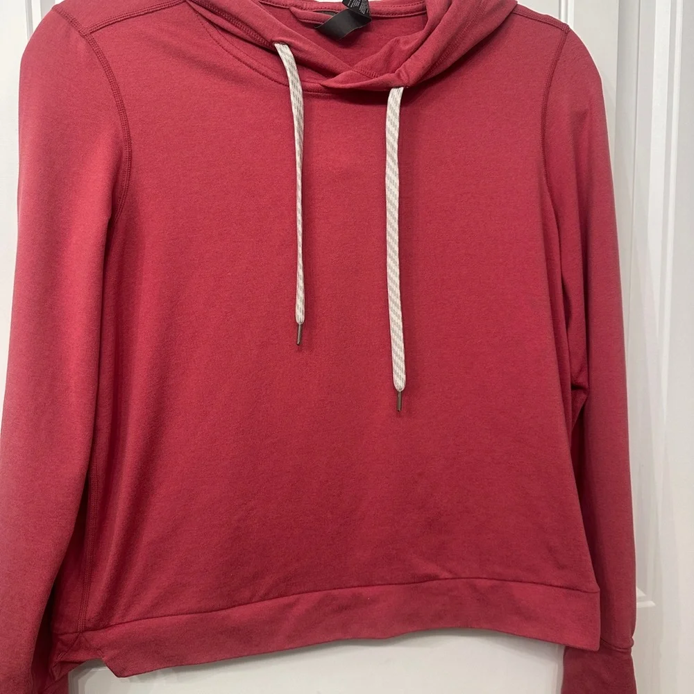 Vuori Sierra Red Halo Essential Hoodie - Picture 5 of 7